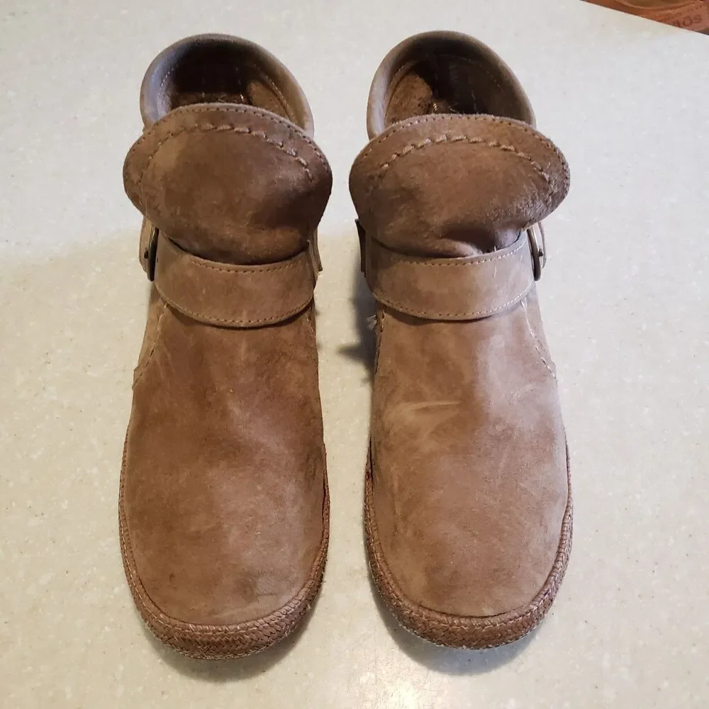 UGG Amely slip on moccasin loafers suede leather fringe tan size 6